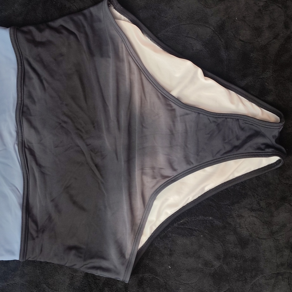 Colorblock One-Piece Swimsuit CUPSHE SWIMWEAR ONE-PIECE - Picture 3 of 13